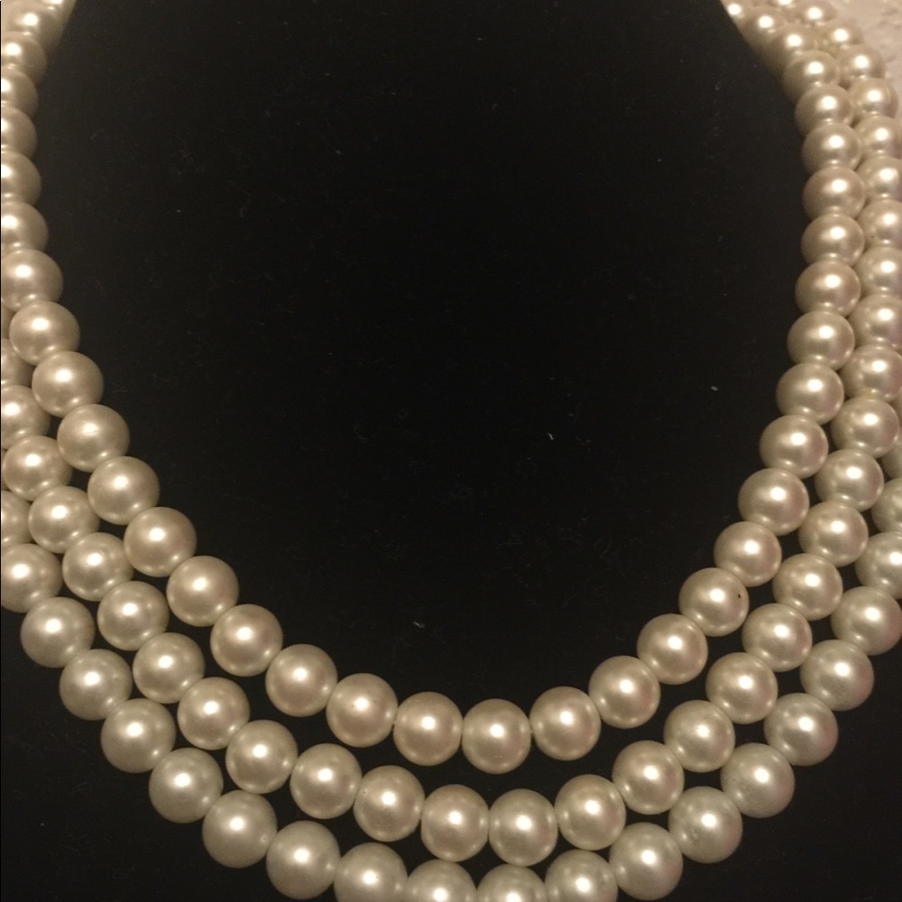 Elegant  Multilayered Pearl Necklace